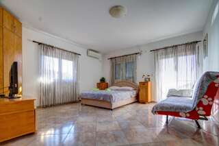 Апартаменты Villa LUX Rajovic Будва Семейный люкс с видом на море-1